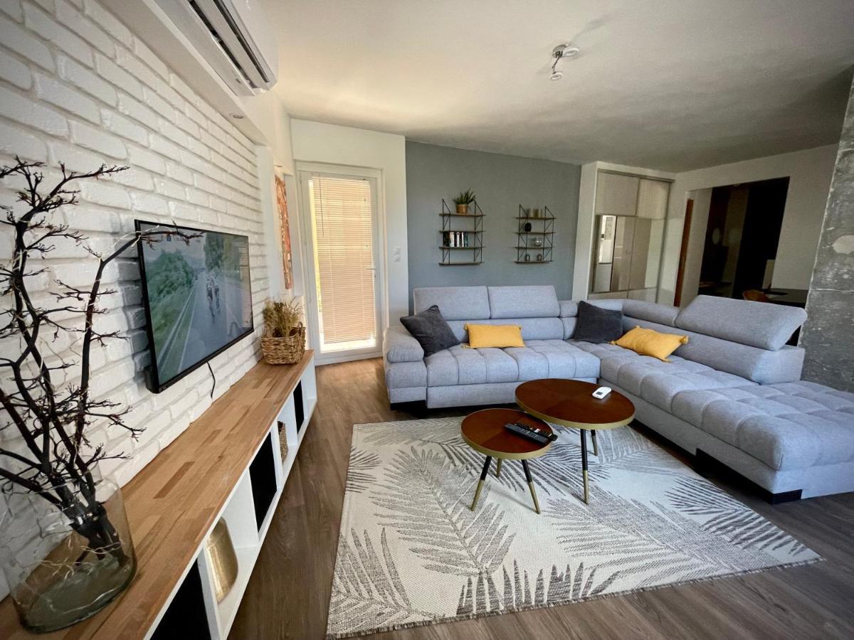 פרפיניין Tres Bel Appartement Central, Au Calme Avec Balneo מראה חיצוני תמונה